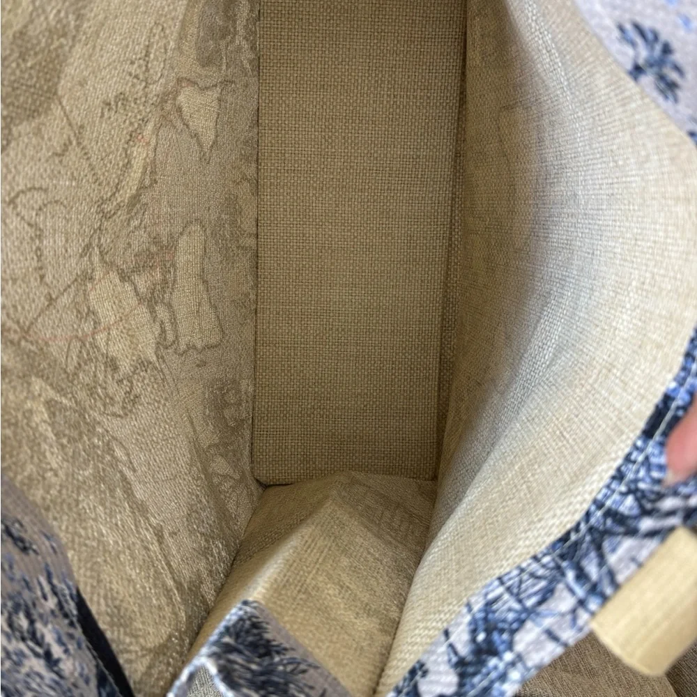 CHRISTIAN DIOR Around The World GWP Straw Tote Bag - Picture 4 of 5